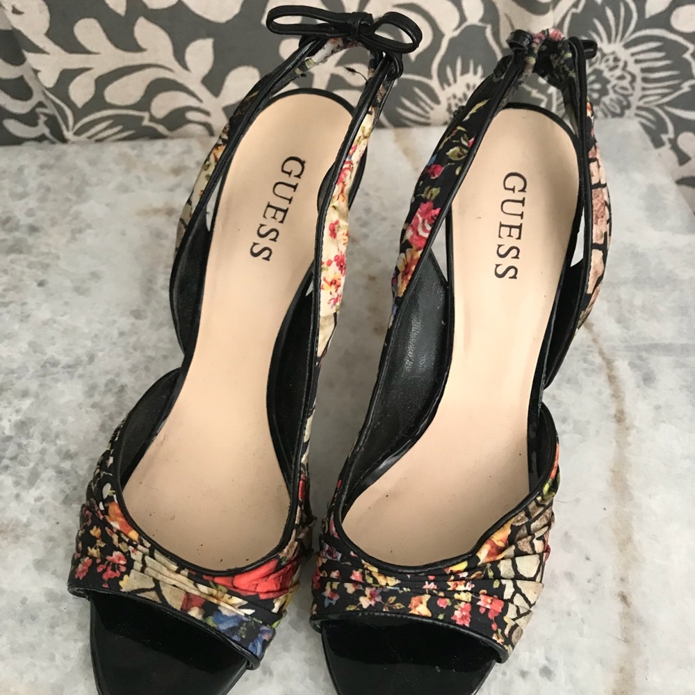 Dainty Floral Guess heels size  7.5